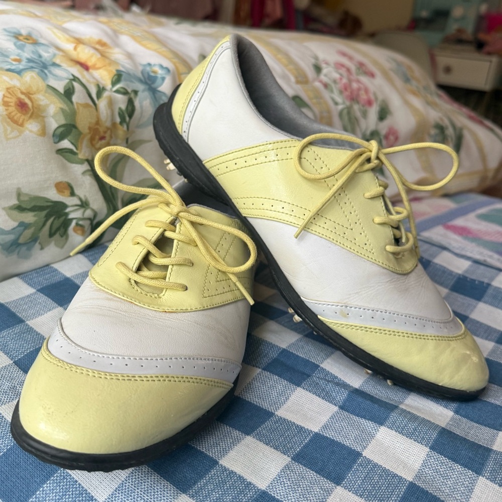 Chic Yellow & White LaceUp Discontinued Vintage Callaway Jacqui Women Golf Shoe